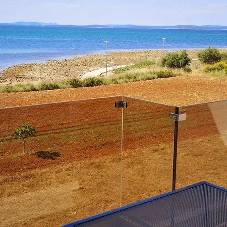 Crowonder Beachfront Blue Bay With Jacuzzi- A3 Villa Privlaka (Zadar)